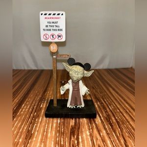 Disney Parks Star Wars ~ YODA IN THE PARK Bobblehead Figure RARE